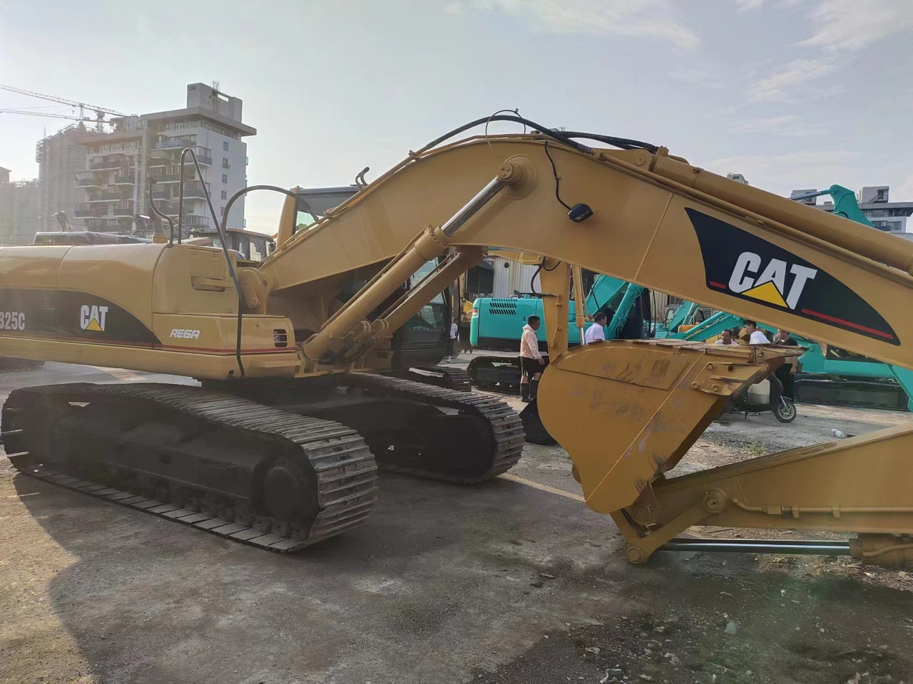 CATERPILLAR 325C - 履带式挖掘机:图3 CATERPILLAR 325C - 履带式挖掘机:图3