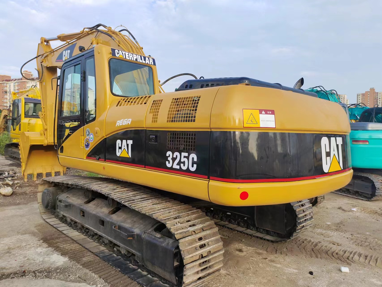CATERPILLAR 325C - 履带式挖掘机:图1 CATERPILLAR 325C - 履带式挖掘机:图1