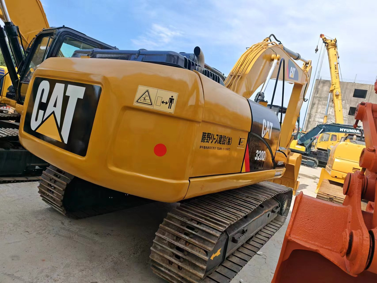 CATERPILLAR CAT 320D2 - 履带式挖掘机:图2 CATERPILLAR CAT 320D2 - 履带式挖掘机:图2