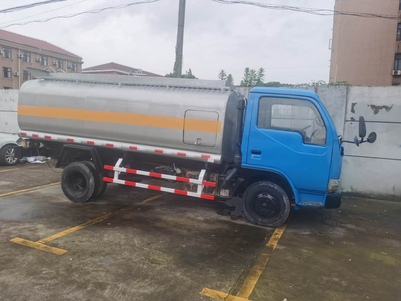 DONGFENG 6ton - 罐车:图1 DONGFENG 6ton - 罐车:图1