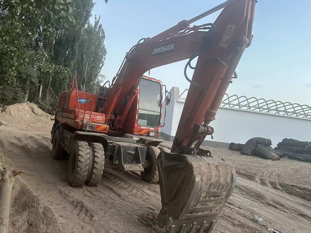 DOOSAN DH150W-7 - 轮式挖掘机:图4 DOOSAN DH150W-7 - 轮式挖掘机:图4
