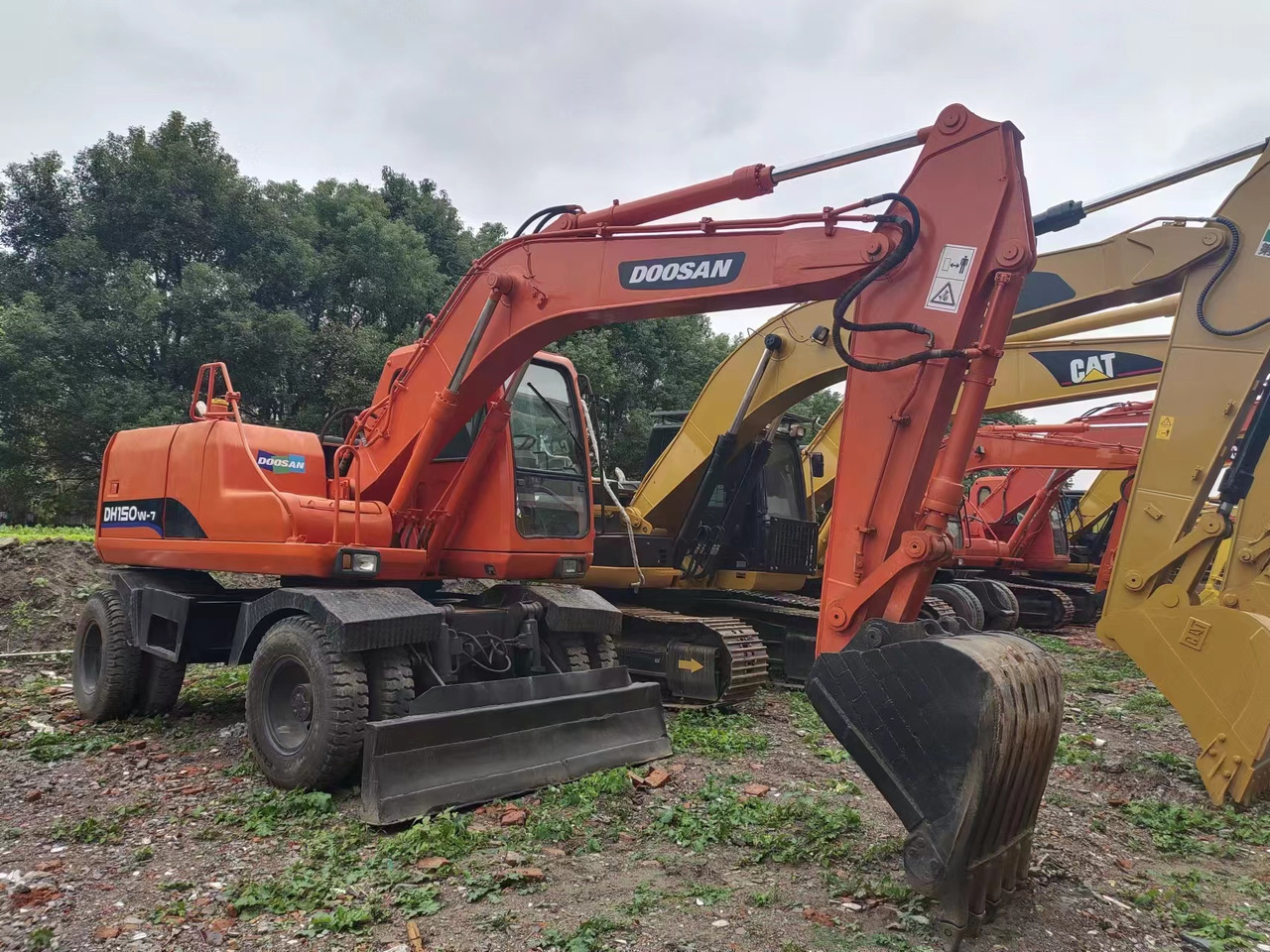 DOOSAN DH150W-7 - 轮式挖掘机:图1 DOOSAN DH150W-7 - 轮式挖掘机:图1