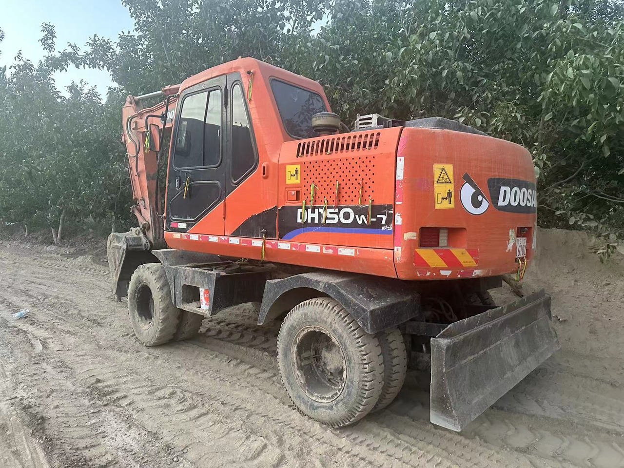 DOOSAN DH150W-7 - 轮式挖掘机:图1 DOOSAN DH150W-7 - 轮式挖掘机:图1