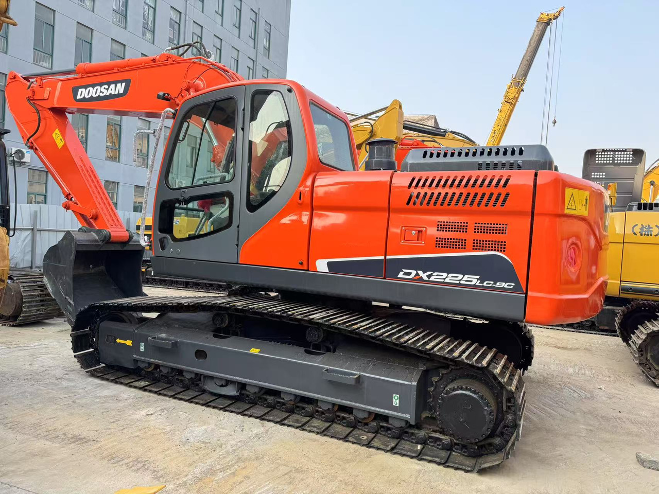 DOOSAN DX225 - 履带式挖掘机:图5 DOOSAN DX225 - 履带式挖掘机:图5