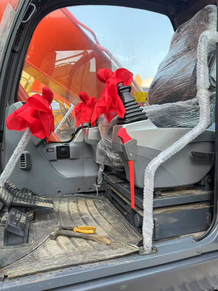 DOOSAN DX225 - 履带式挖掘机:图4 DOOSAN DX225 - 履带式挖掘机:图4