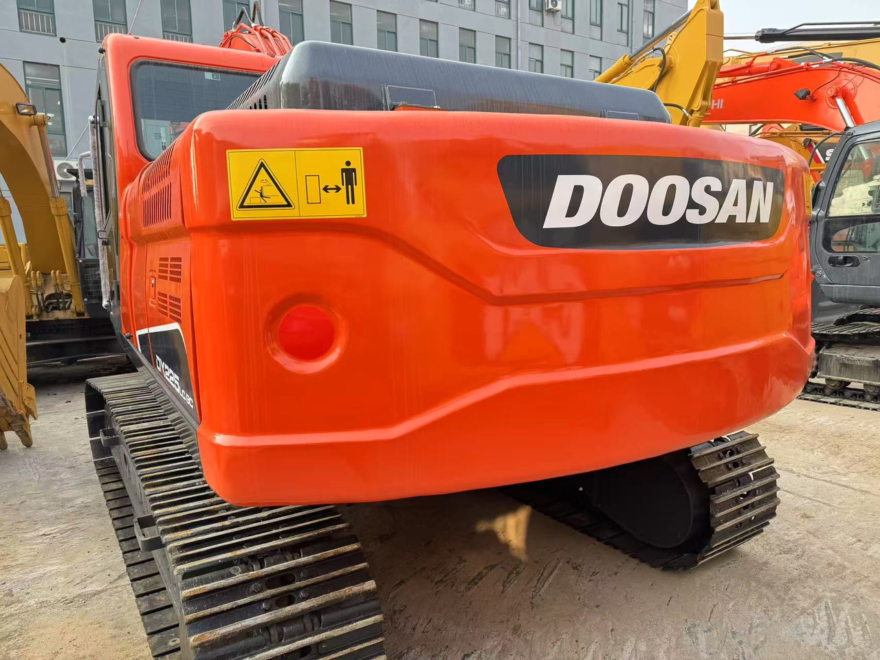 DOOSAN DX225 - 履带式挖掘机:图3 DOOSAN DX225 - 履带式挖掘机:图3