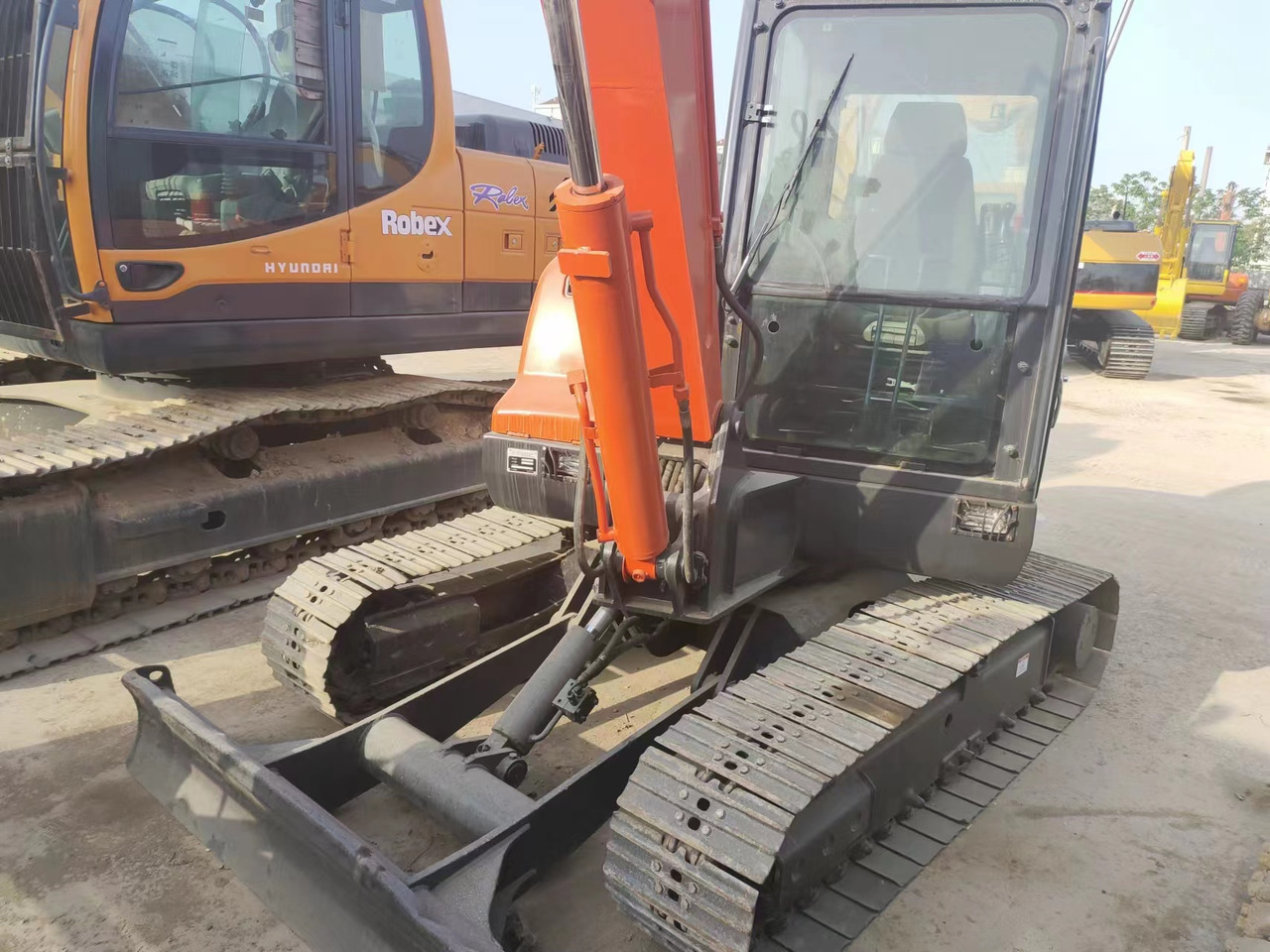 DOOSAN DX60 - 小型挖掘机:图4 DOOSAN DX60 - 小型挖掘机:图4