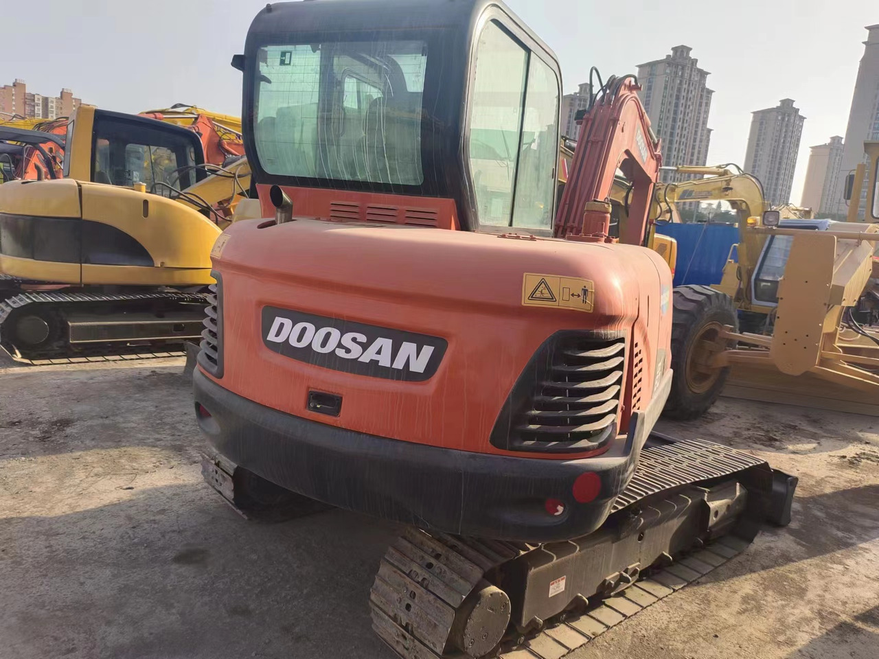DOOSAN DX60 - 小型挖掘机:图5 DOOSAN DX60 - 小型挖掘机:图5