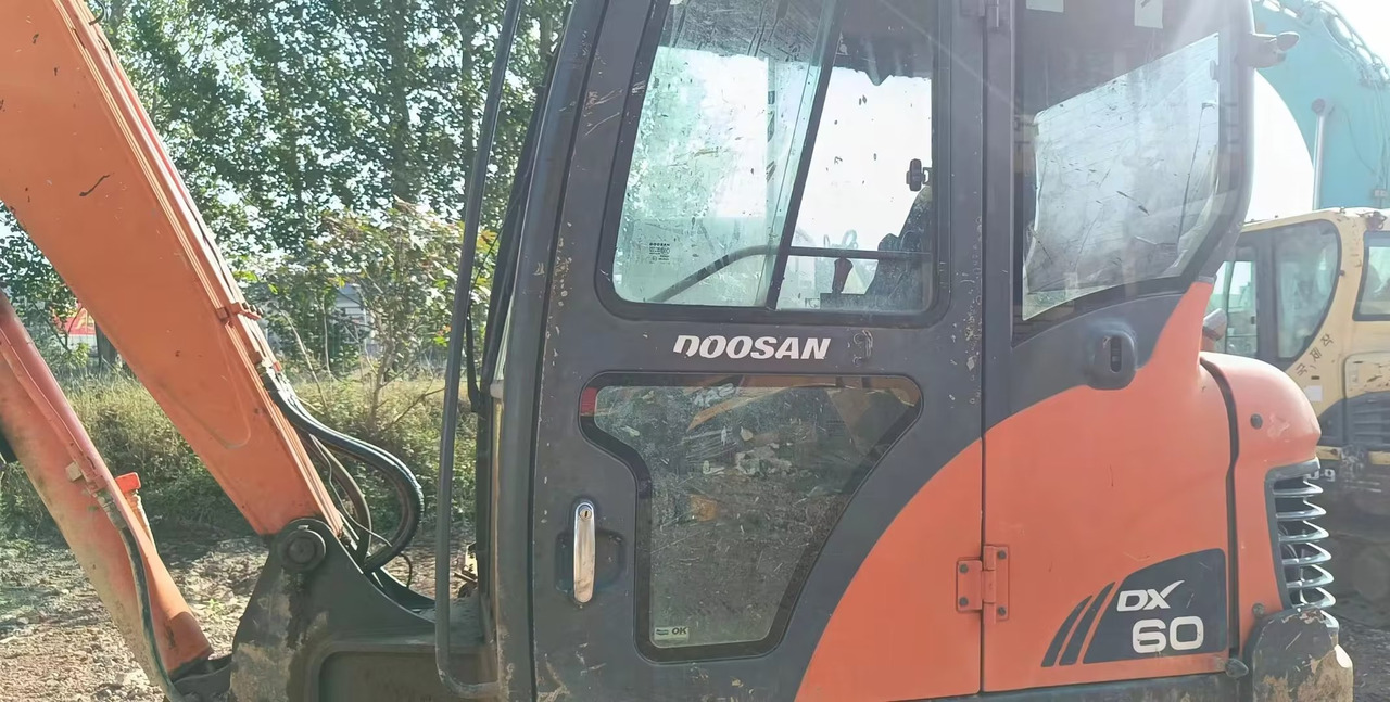 DOOSAN dx60 - 小型挖掘机:图5 DOOSAN dx60 - 小型挖掘机:图5