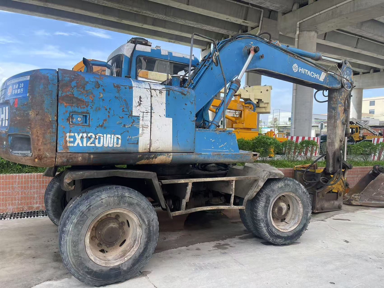 HITACHI EX100WD-2 - 轮式挖掘机:图2 HITACHI EX100WD-2 - 轮式挖掘机:图2