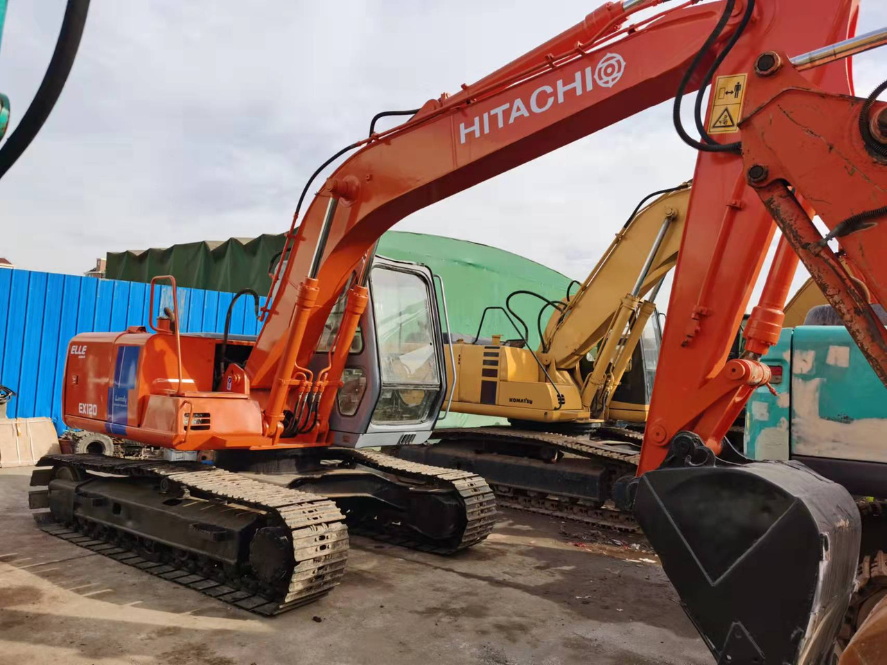 HITACHI EX120-2 - 履带式挖掘机:图1 HITACHI EX120-2 - 履带式挖掘机:图1