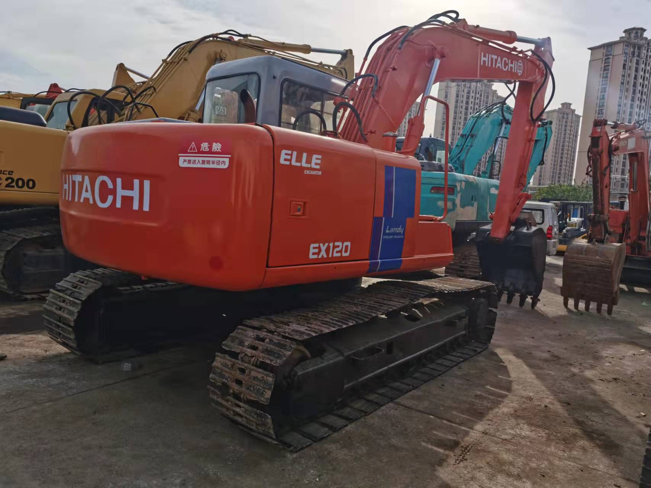 HITACHI EX120-2 - 履带式挖掘机:图2 HITACHI EX120-2 - 履带式挖掘机:图2