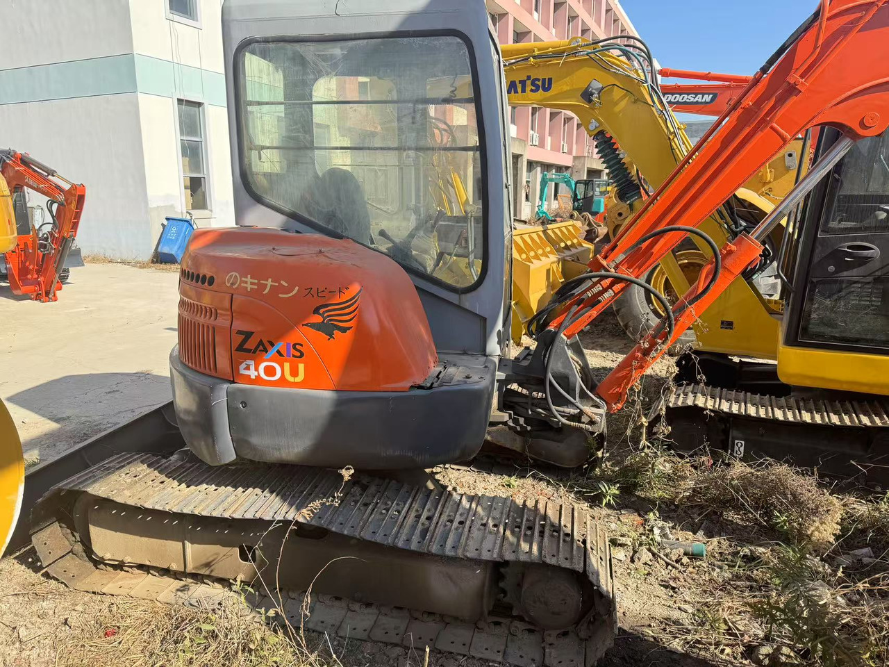 HITACHI ZX40U - 小型挖掘机:图3 HITACHI ZX40U - 小型挖掘机:图3