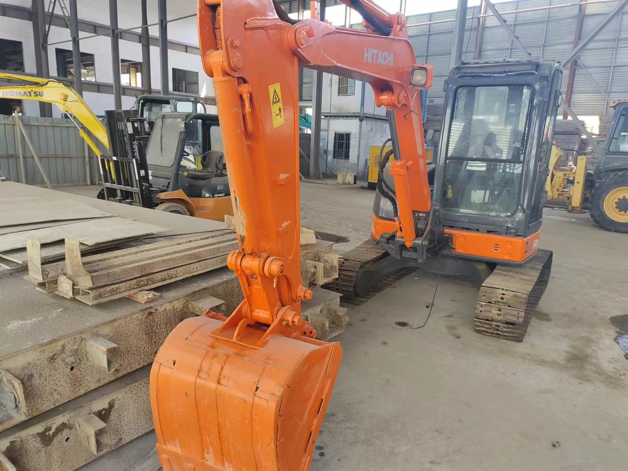 HITACHI ZX50U - 小型挖掘机:图1 HITACHI ZX50U - 小型挖掘机:图1