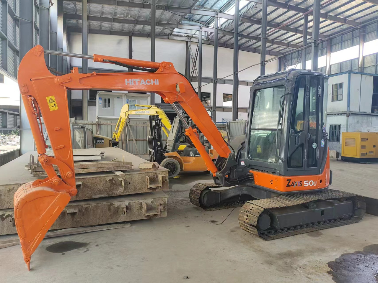 HITACHI ZX50U - 小型挖掘机:图1 HITACHI ZX50U - 小型挖掘机:图1