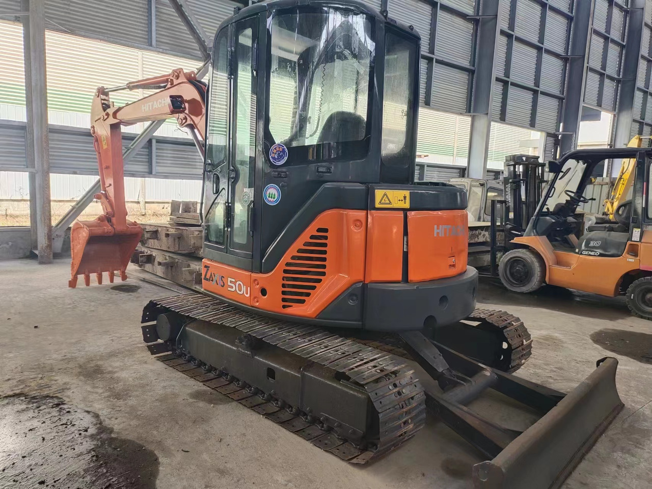 HITACHI ZX50U - 小型挖掘机:图2 HITACHI ZX50U - 小型挖掘机:图2
