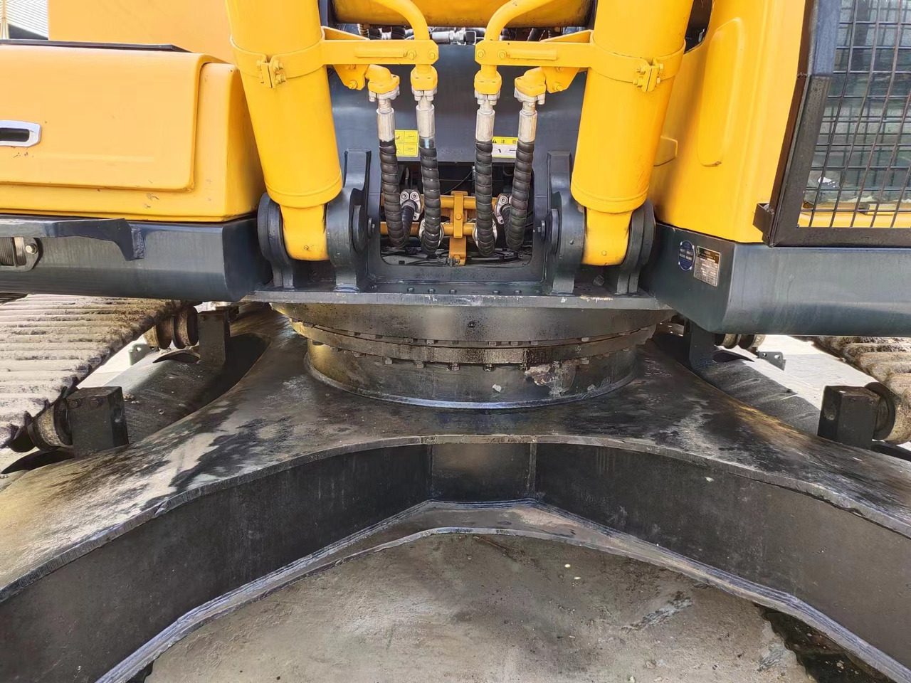 HYUNDAI R385LC-9T R305 R220 - 履带式挖掘机:图3 HYUNDAI R385LC-9T R305 R220 - 履带式挖掘机:图3