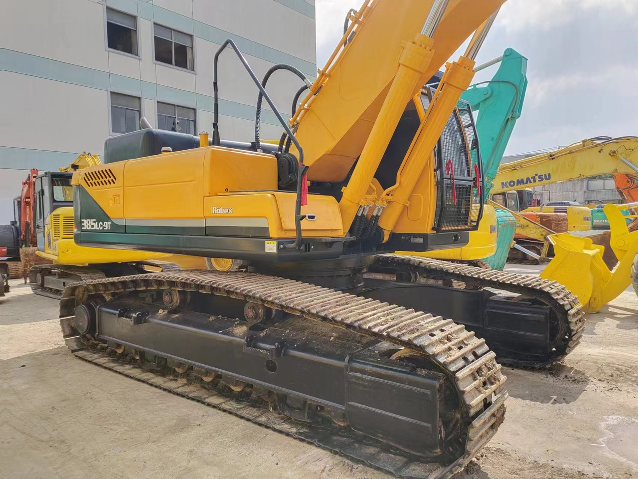 HYUNDAI R385LC-9T R305 R220 - 履带式挖掘机:图4 HYUNDAI R385LC-9T R305 R220 - 履带式挖掘机:图4