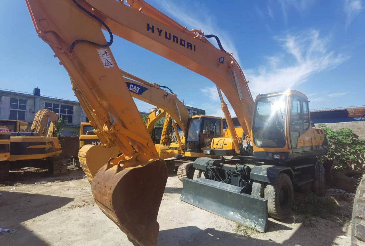 HYUNDAI ROBEX 210W-9 - 轮式挖掘机:图1 HYUNDAI ROBEX 210W-9 - 轮式挖掘机:图1