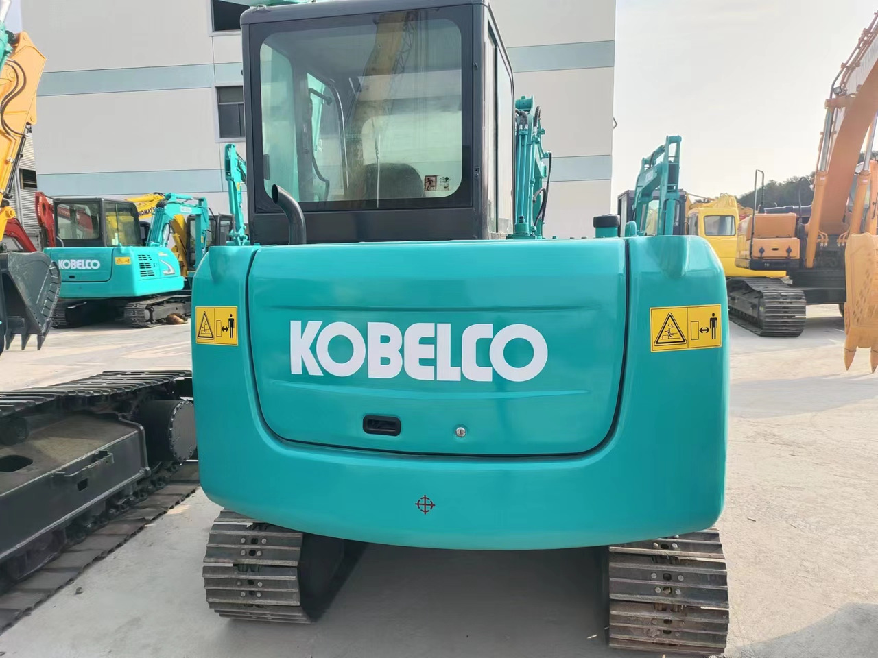 KOBELCO SK60-8 - 小型挖掘机:图2 KOBELCO SK60-8 - 小型挖掘机:图2
