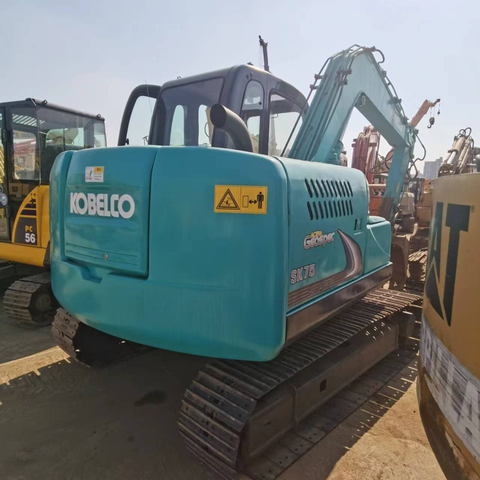 KOBELCO SK75 - 小型挖掘机:图1 KOBELCO SK75 - 小型挖掘机:图1
