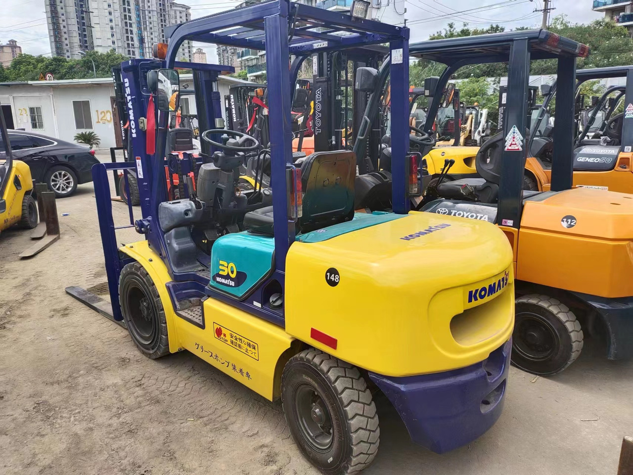 KOMATSU FD30 - 柴油叉车:图1 KOMATSU FD30 - 柴油叉车:图1