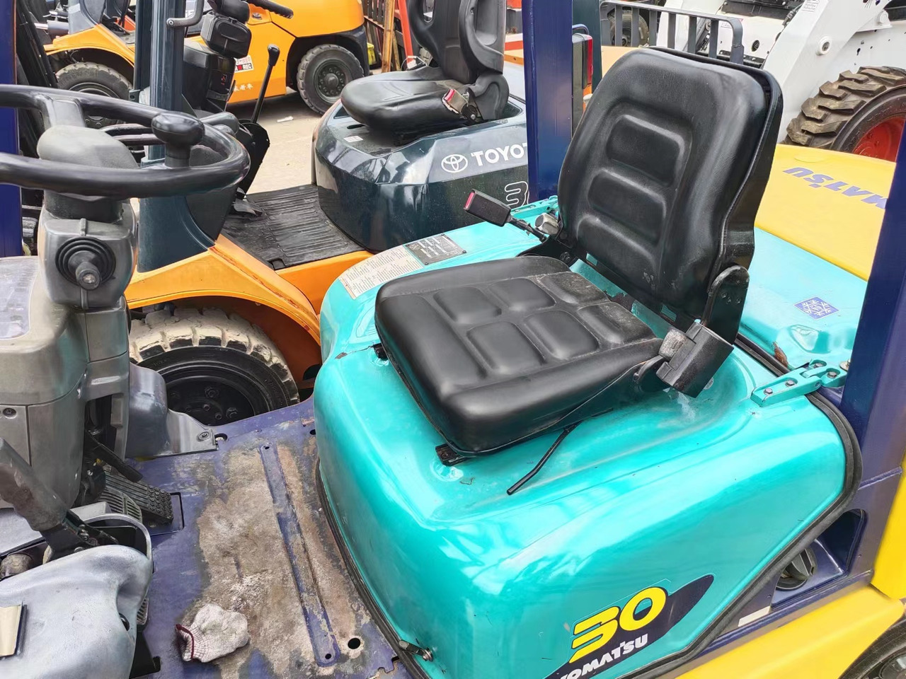 KOMATSU FD30 - 柴油叉车:图5 KOMATSU FD30 - 柴油叉车:图5