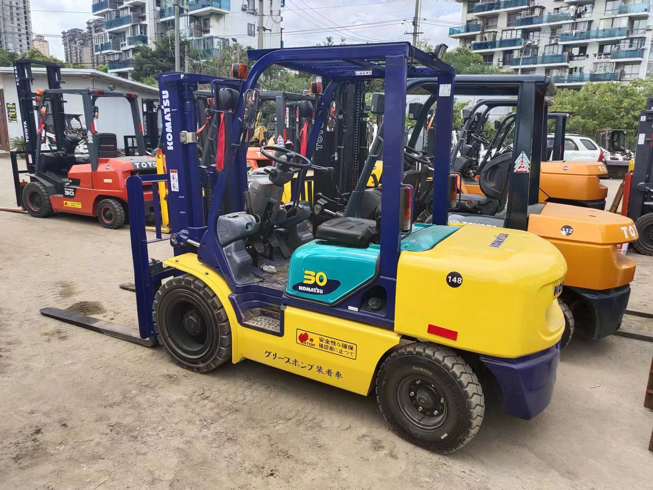 KOMATSU FD30 - 柴油叉车:图2 KOMATSU FD30 - 柴油叉车:图2