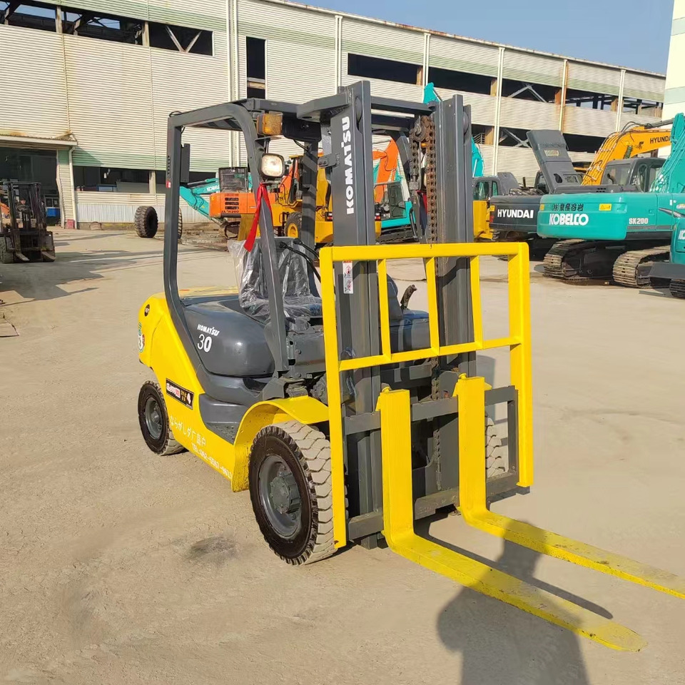 KOMATSU FD30 - 柴油叉车:图1 KOMATSU FD30 - 柴油叉车:图1