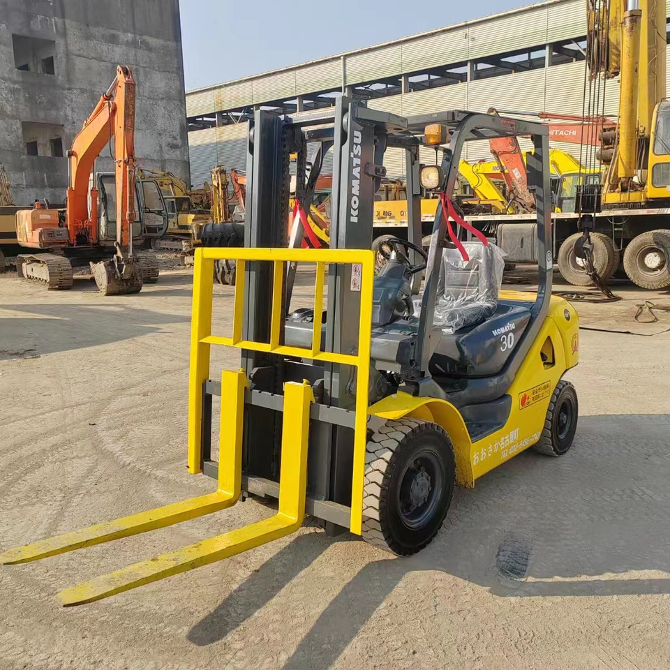 KOMATSU FD30 - 柴油叉车:图1 KOMATSU FD30 - 柴油叉车:图1