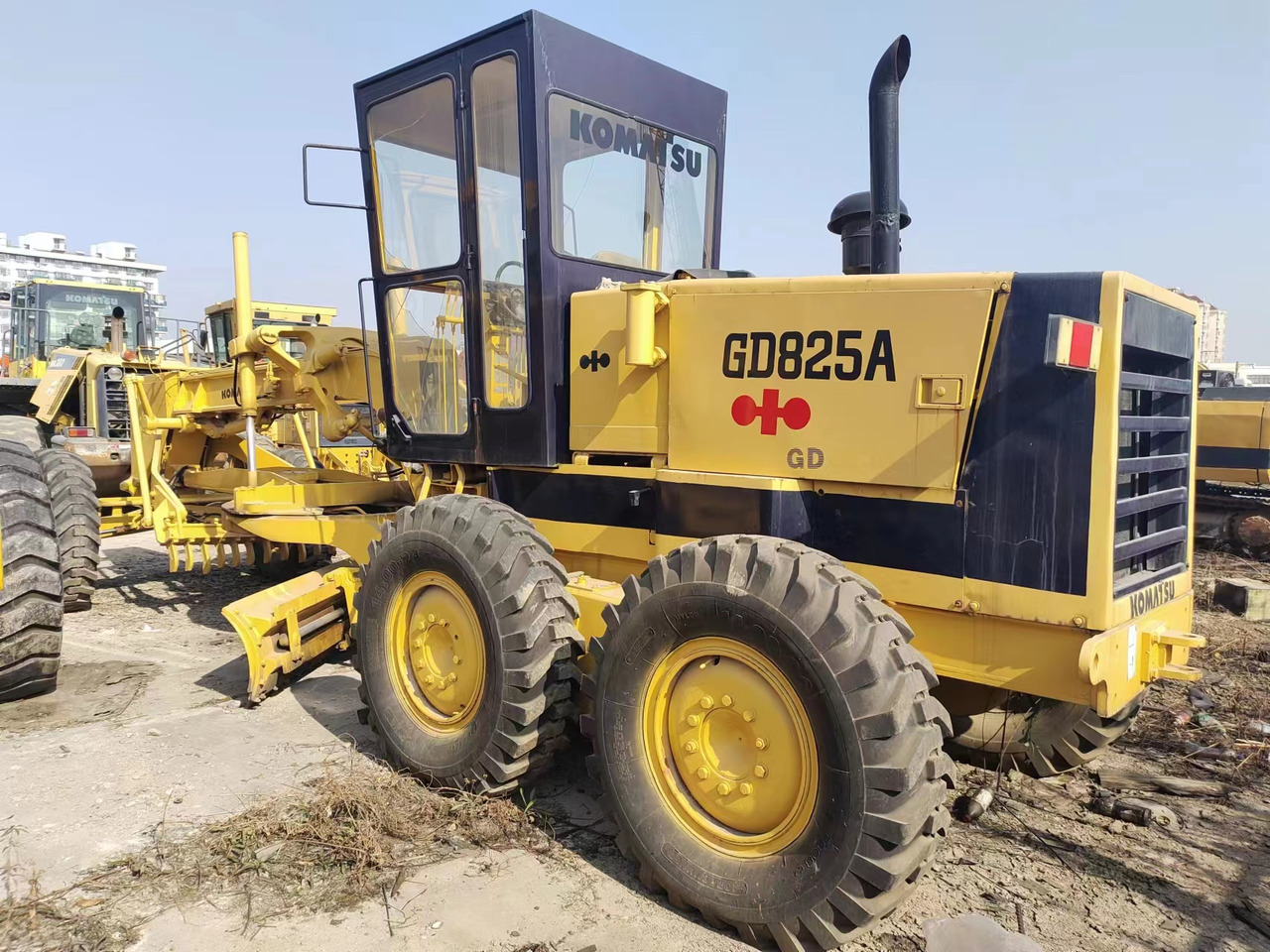 KOMATSU GD825A - 平路机:图2 KOMATSU GD825A - 平路机:图2