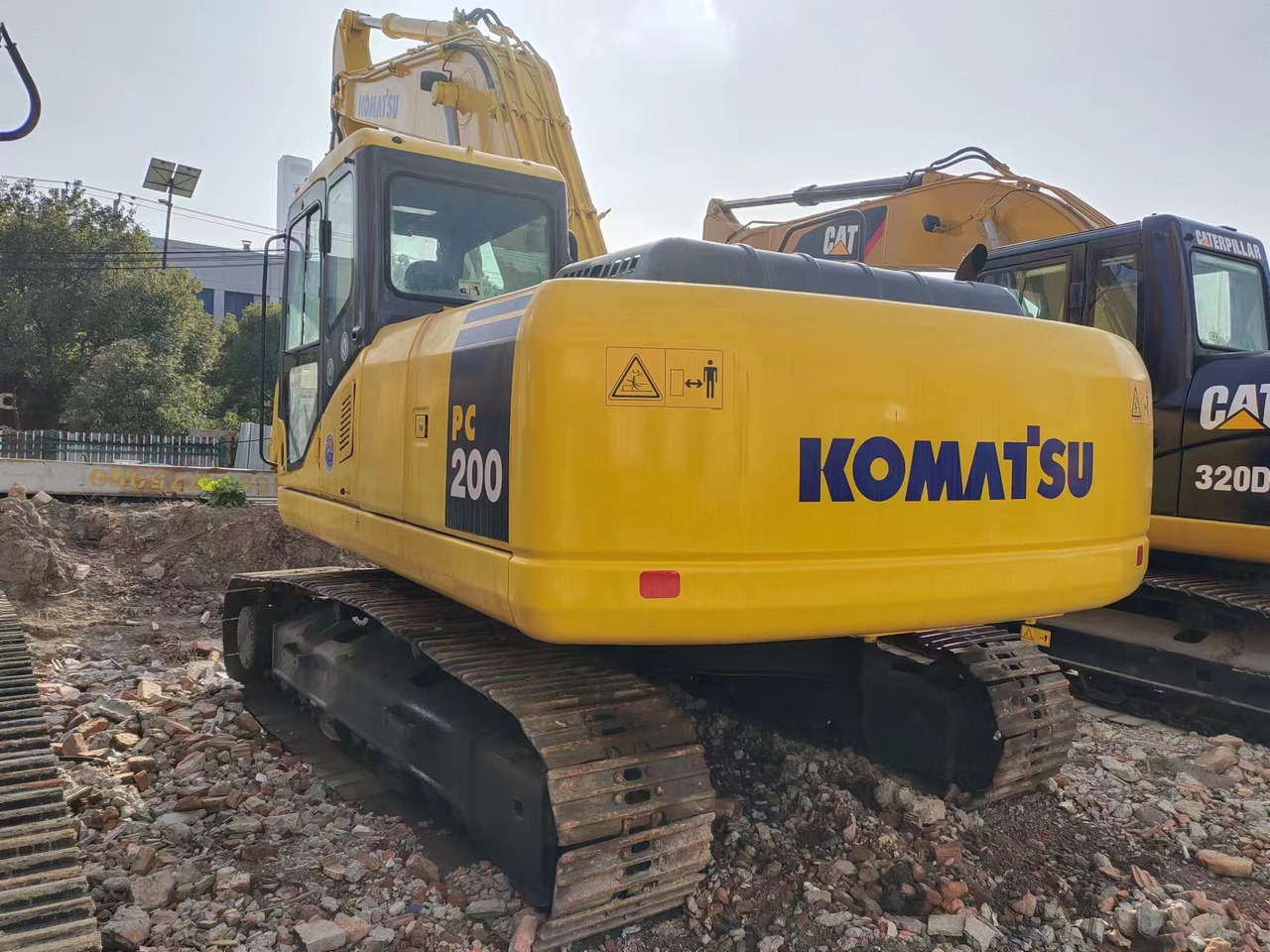 KOMATSU PC200-7 - 履带式挖掘机:图1 KOMATSU PC200-7 - 履带式挖掘机:图1