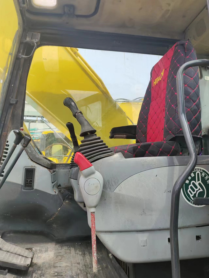 KOMATSU PC200-7 - 履带式挖掘机:图3 KOMATSU PC200-7 - 履带式挖掘机:图3