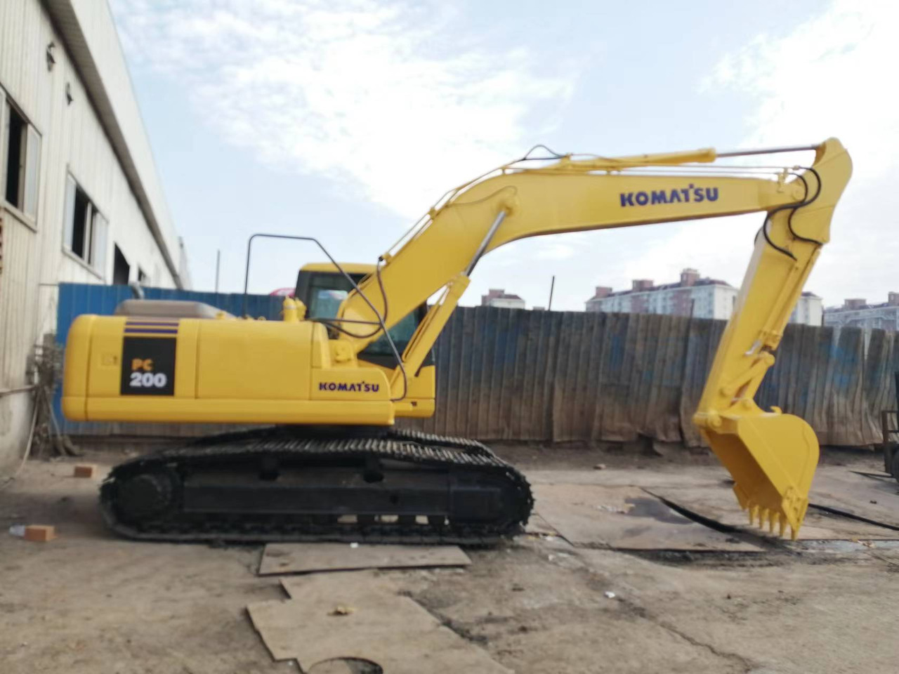 KOMATSU PC200-7 - 履带式挖掘机:图1 KOMATSU PC200-7 - 履带式挖掘机:图1