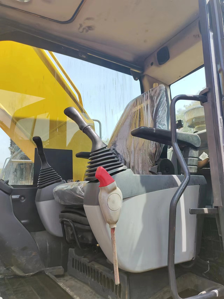 KOMATSU PC220-8 - 履带式挖掘机:图3 KOMATSU PC220-8 - 履带式挖掘机:图3