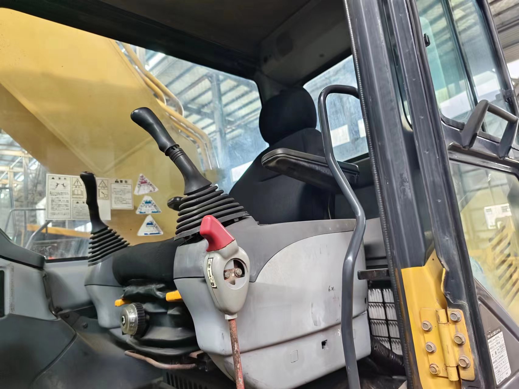 KOMATSU PC400-7 - 履带式挖掘机:图5 KOMATSU PC400-7 - 履带式挖掘机:图5