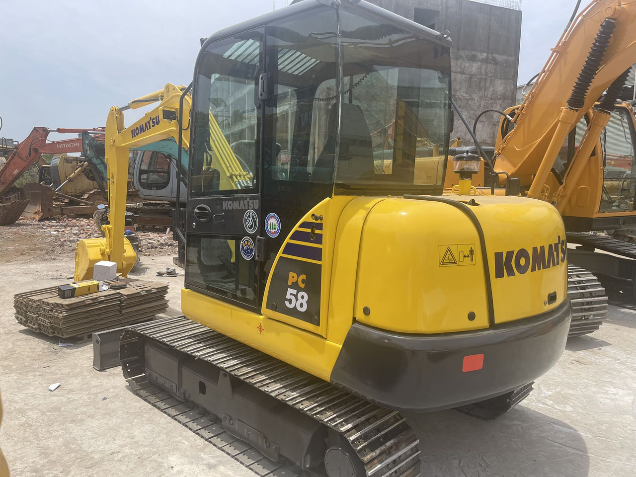 KOMATSU PC58 - 小型挖掘机:图3 KOMATSU PC58 - 小型挖掘机:图3