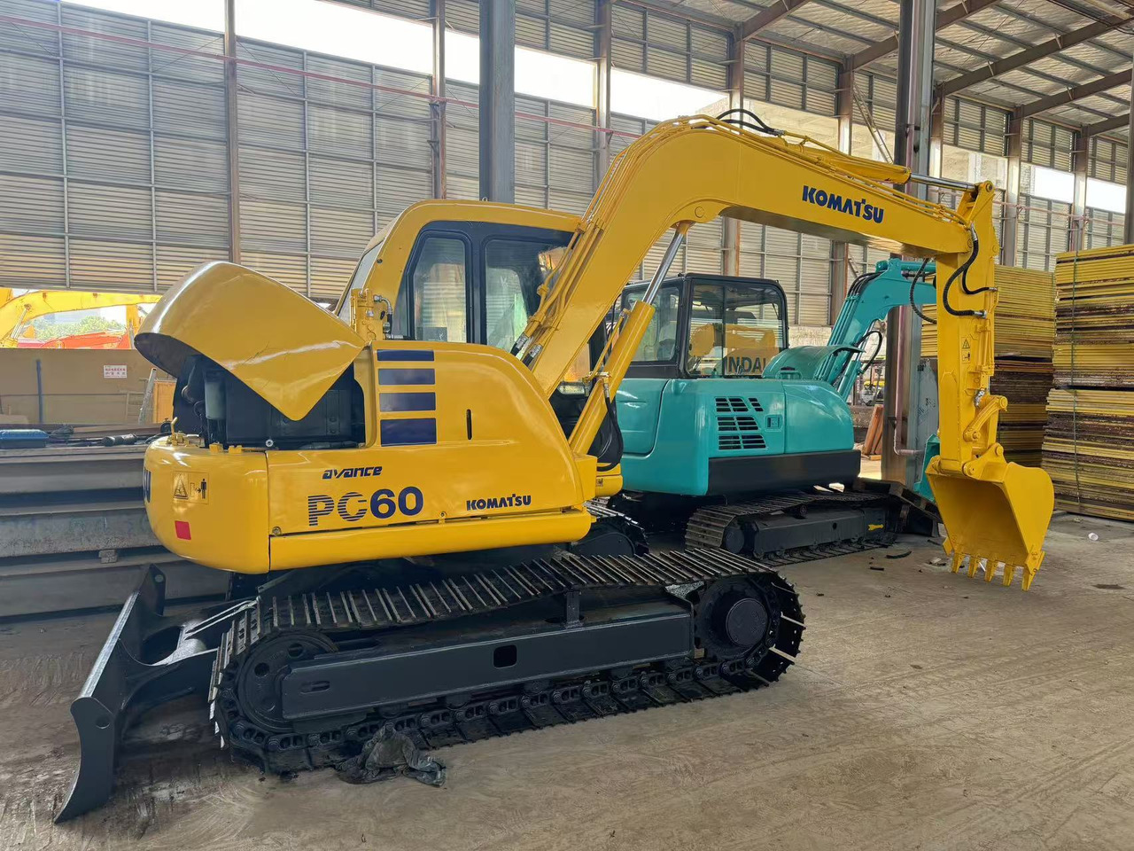 KOMATSU PC60-7 PC60 - 小型挖掘机:图3 KOMATSU PC60-7 PC60 - 小型挖掘机:图3