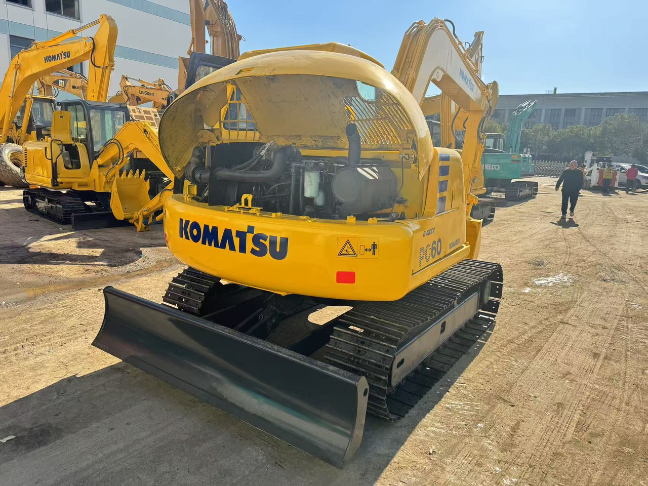 KOMATSU PC60-7 - 履带式挖掘机:图3 KOMATSU PC60-7 - 履带式挖掘机:图3