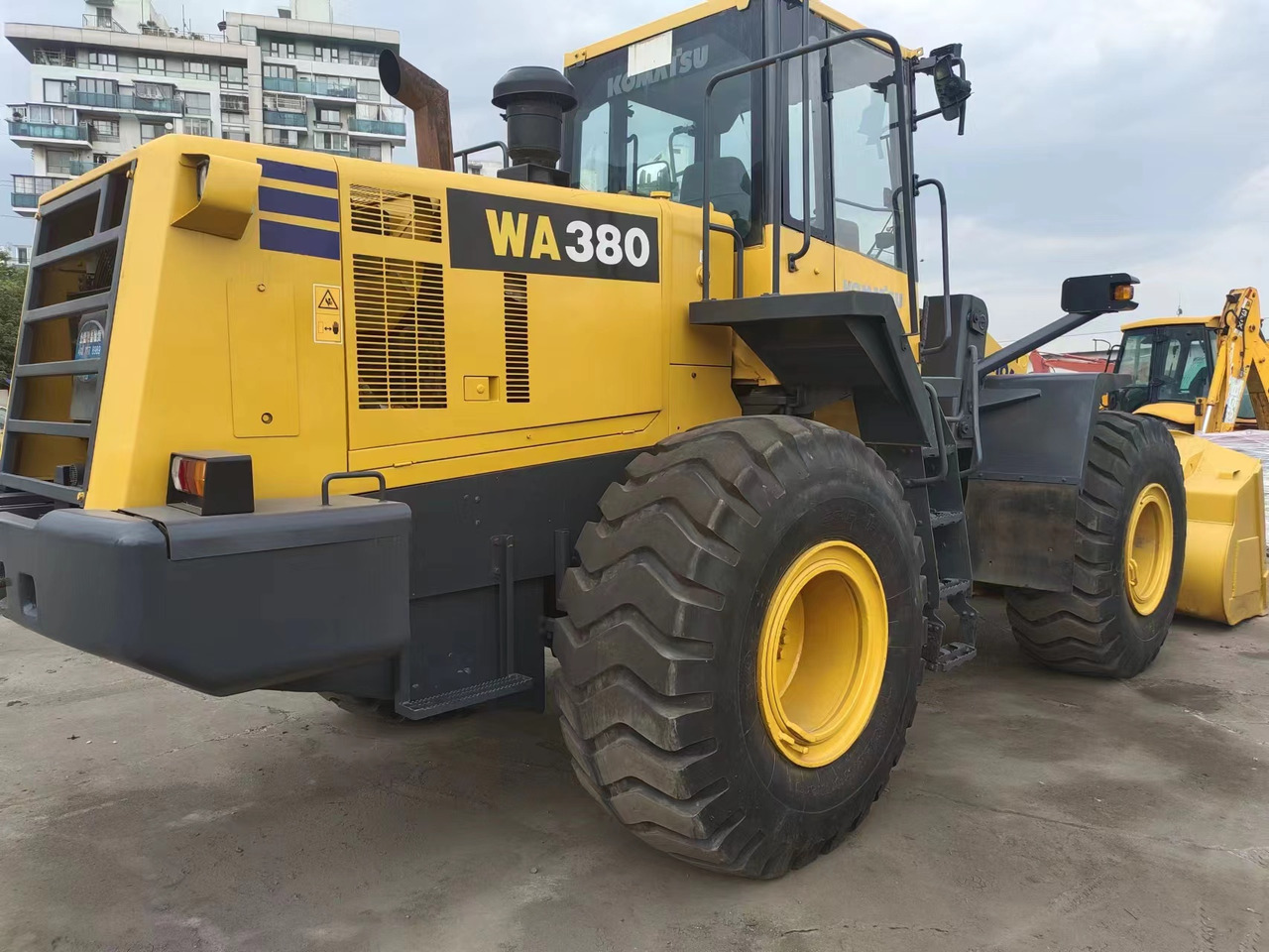 KOMATSU WA380-6 - 轮式装载机:图1 KOMATSU WA380-6 - 轮式装载机:图1