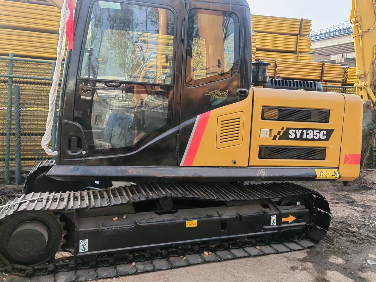 SANY SY135c - 履带式挖掘机:图2 SANY SY135c - 履带式挖掘机:图2