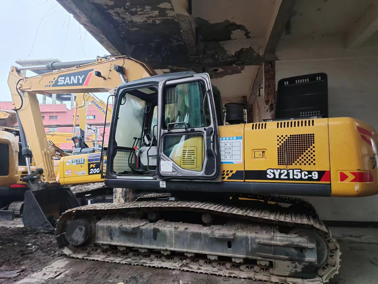 SANY SY215C-9 - 履带式挖掘机:图1 SANY SY215C-9 - 履带式挖掘机:图1