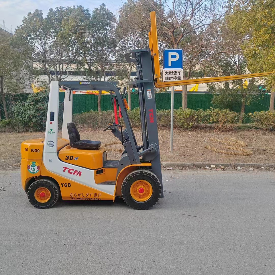 TCM FD30 diesel ISUZU engine forklift from Japan - 柴油叉车:图1 TCM FD30 diesel ISUZU engine forklift from Japan - 柴油叉车:图1
