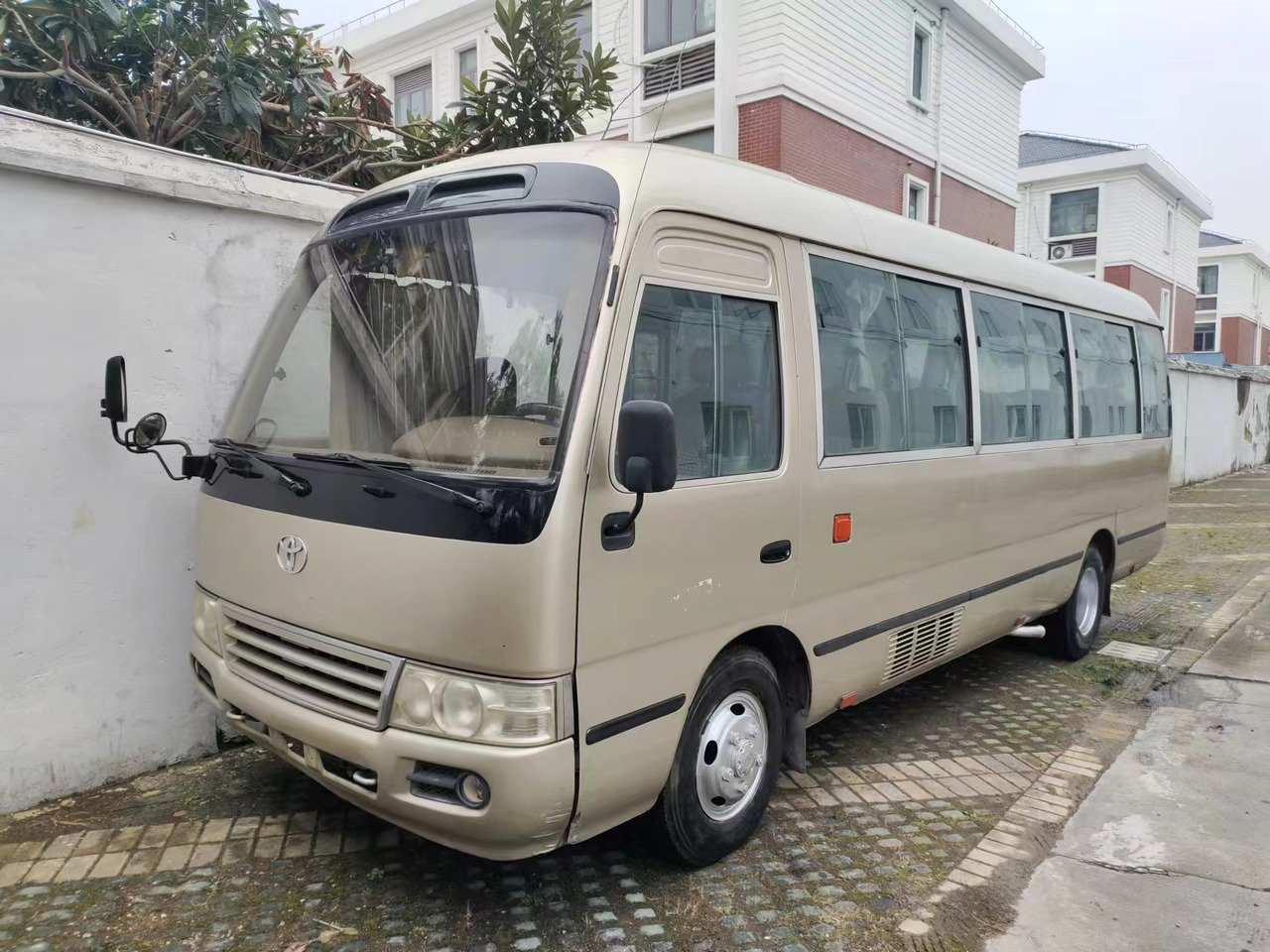 TOYOTA Coaster - 郊区巴士:图1 TOYOTA Coaster - 郊区巴士:图1