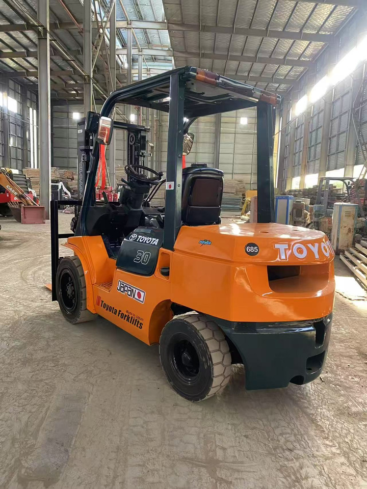 TOYOTA FD30 - 柴油叉车:图2 TOYOTA FD30 - 柴油叉车:图2