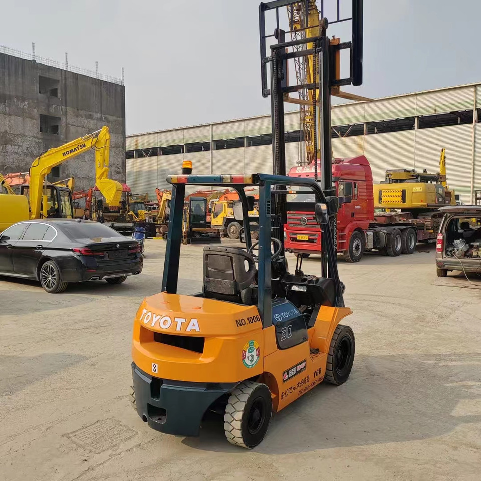 TOYOTA FD30 - 柴油叉车:图1 TOYOTA FD30 - 柴油叉车:图1