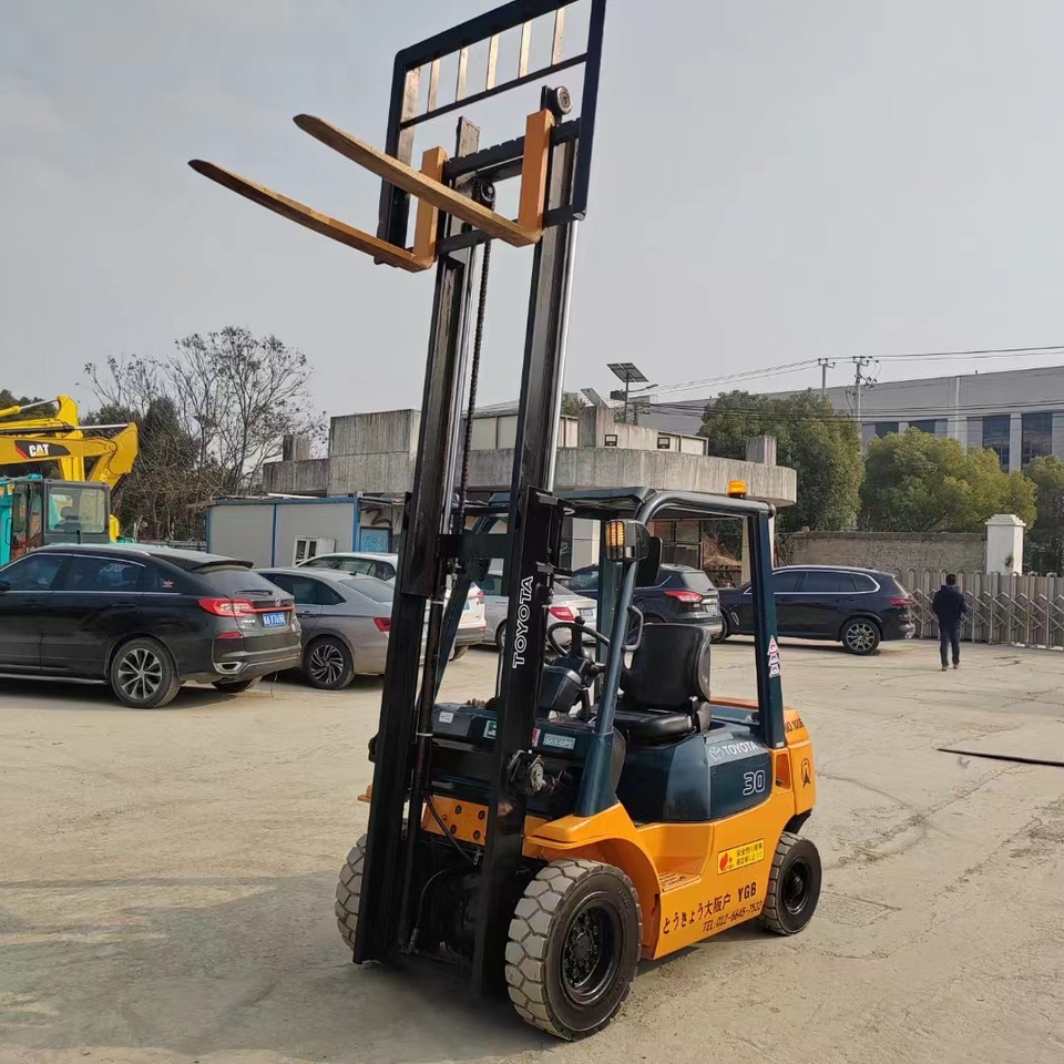 TOYOTA FD30 - 柴油叉车:图1 TOYOTA FD30 - 柴油叉车:图1