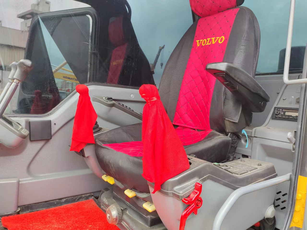 VOLVO EC240 - 履带式挖掘机:图3 VOLVO EC240 - 履带式挖掘机:图3