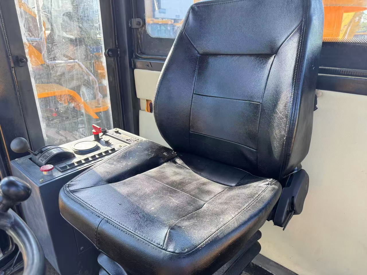 XCMG GR180 - 平路机:图3 XCMG GR180 - 平路机:图3