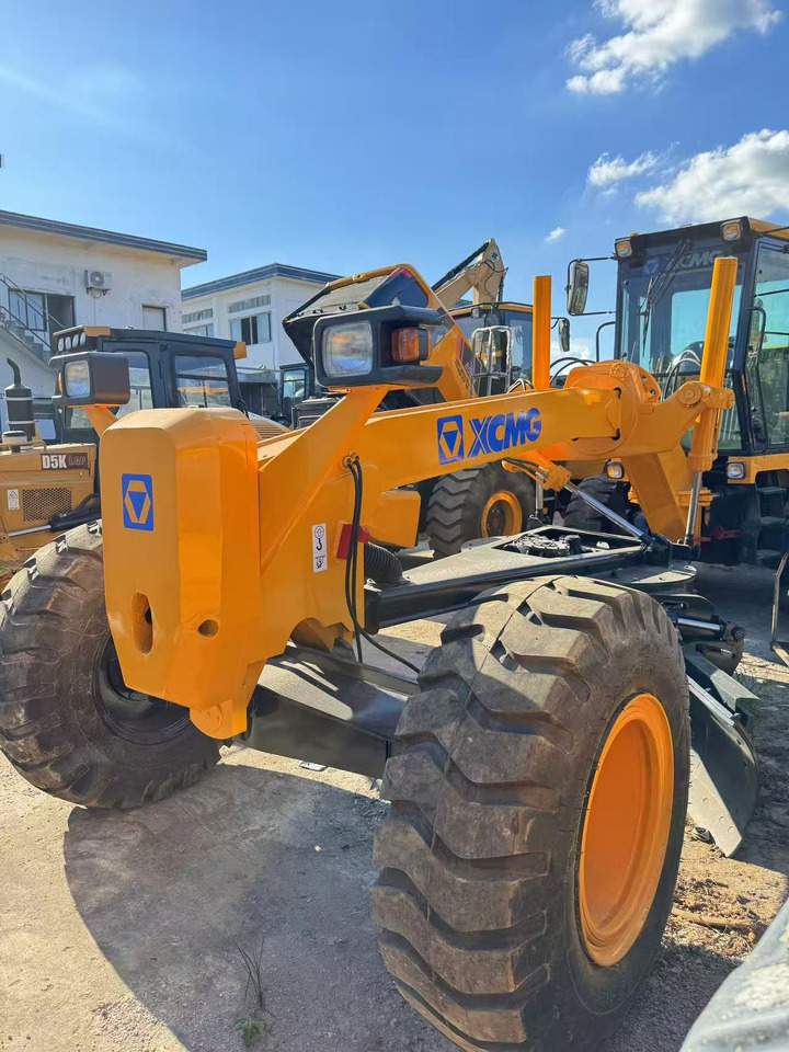 XCMG GR180 - 平路机:图2 XCMG GR180 - 平路机:图2